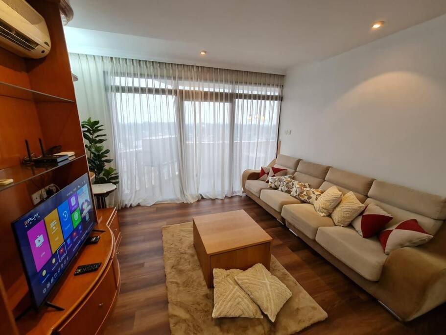 Lovely Waterfront Riverbank Suite With Pool A2 Kuching Exterior foto