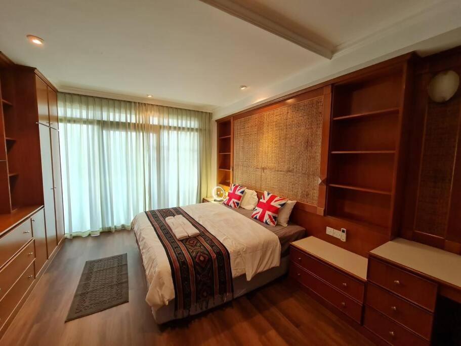 Lovely Waterfront Riverbank Suite With Pool A2 Kuching Exterior foto